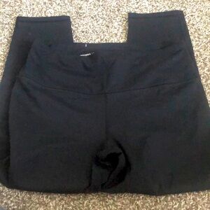 Victoria sport leggings black in color